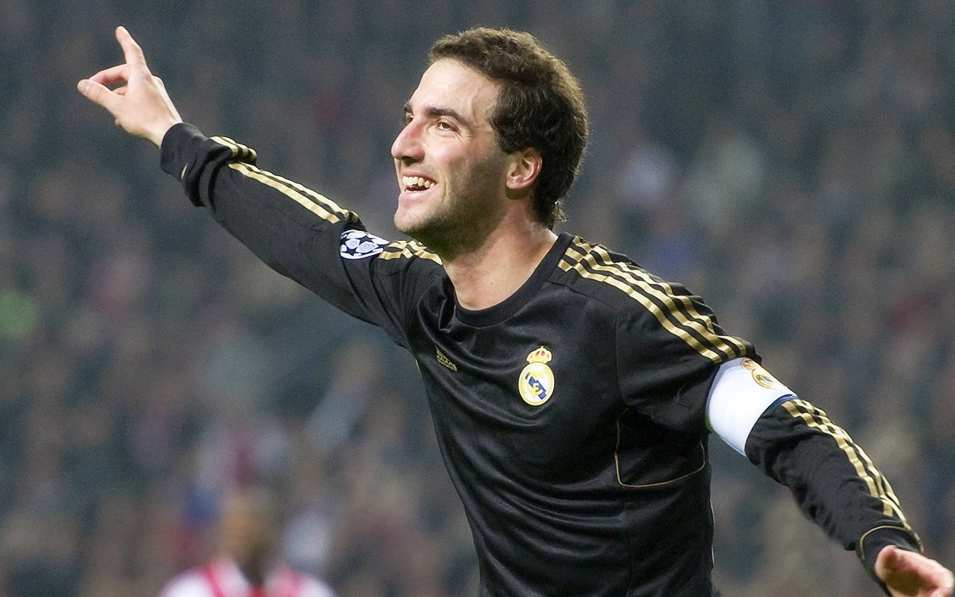 内马尔赛季末伤退，球队士气受挫，内马尔球队2021