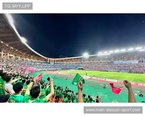 球队早晨训练场景被拍，纪律严明获得媒体好评