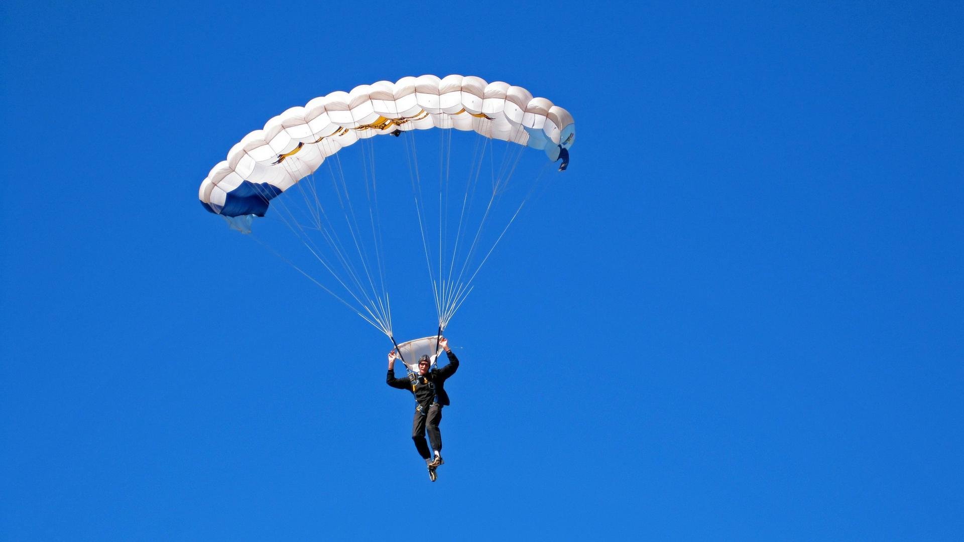 田径赛场加入风压感知设备模拟实战条件,田径运动中测风速